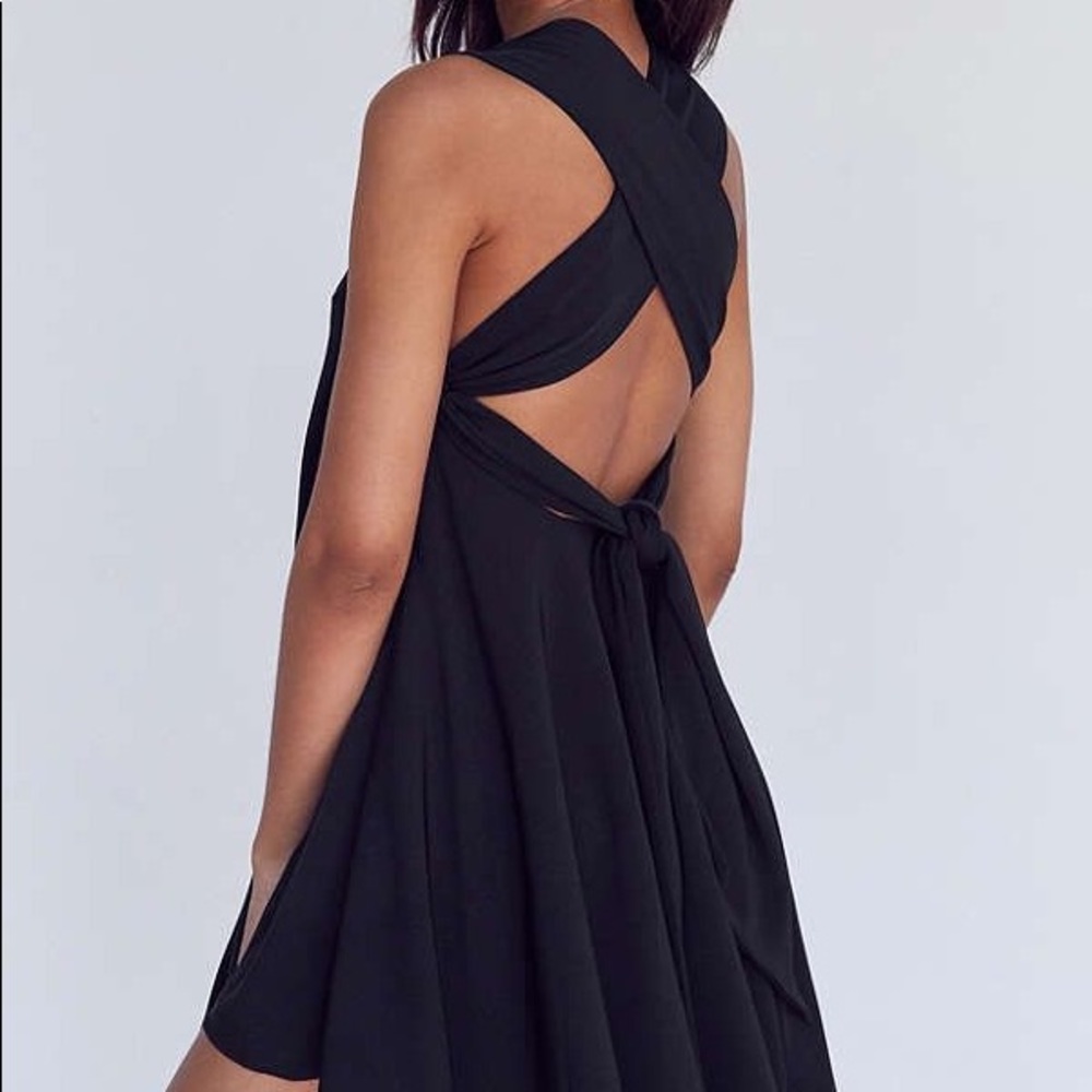 UO Finders Keepers I Spy Tie-Back Shift Dress in Black
